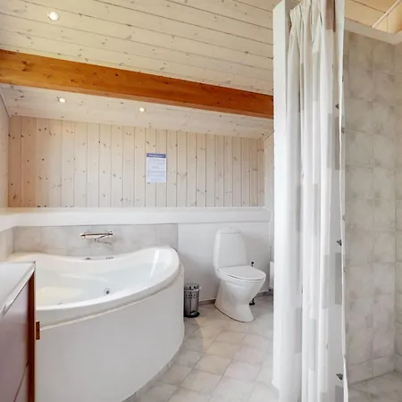 Tjarko - 100m From The Sea By Interhome